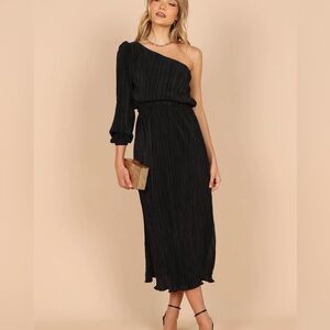 Petal & Pup Pontee One Shoulder Pleated dress